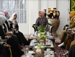 Nawal Minta Kaum Ibu Siap Berkorban untuk Kebaikan Umat