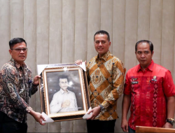 Terima Lukisan dari Warga Binaan, Musa Rajekshah : Terima Kasih dan ini Sangat Kreatif