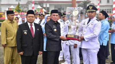 Serahkan Tunggul Kecamatan Terbaik se-Sumut TA 2022 di Sipirok, Gubsu Ingatkan Bupati Lakukan Motivasi dan Evaluasi