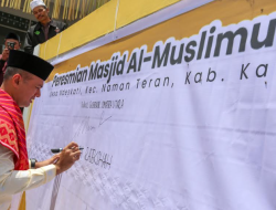 Resmikan Masjid Al Muslimun, Ijeck Minta Keterlibatan Perguruan Tinggi Bantu Ekonomi Masyarakat Desa Terpencil