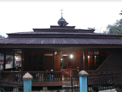 Dengar Cerita Tokoh Masyarakat, Ijeck Teteskan Air Mata Saat  Kunjungi Masjid Al-Musannif di Aek Marian