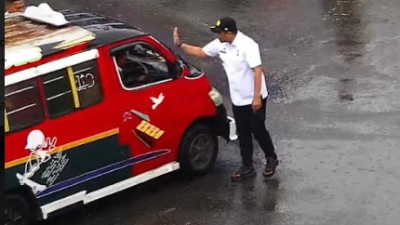 Lihat Pemotor Ditabrak, Bobby Nasution Hentikan Angkot Terobos Lampu Merah