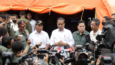 Dampingi Presiden, Kepala BNPB Tinjau Lokasi Terdampak Kebakaran Pipa Depo Pertamina Plumpang