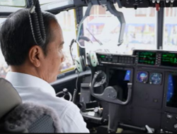 Cek Kondisi Pesawat Super Hercules, Jokowi: Sangat Canggih
