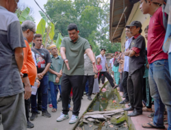 Dapat Info dari Kepling, Bobby Nasution Sidak Kondisi Drainase di Medan Denai