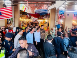 Berkunjung ke Pasar Chow Kit di Kuala Lumpur, Jokowi Disambut Antusias Masyarakat