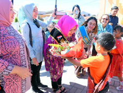 Kunjungi PAUD di Doloksanggul, Nawal Lubis Siap Sukseskan Transisi Menyenangkan PAUD ke SD