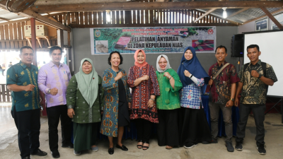 Buka Pelatihan Anyaman di Nias, Nawal Lubis Harapkan Tumbuh Wirausaha Baru