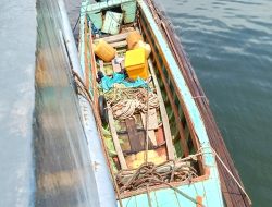 Baharkam Polri Amankan Perahu Bermuatan Kayu Diduga Ilegal di Perairan Sibolga