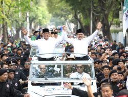 Pasangan Anies-Muhaimin Naik Mobil Jip Terbuka Menuju KPU RI