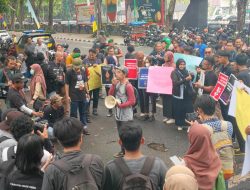 Tolak RUU Penyiaran, Ratusan Jurnalis di Medan Berunjuk Rasa di Kantor DPRD Sumut