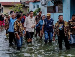 Rico Waas Tinjau Warga yang Terdampak Banjir di Medan Labuhan